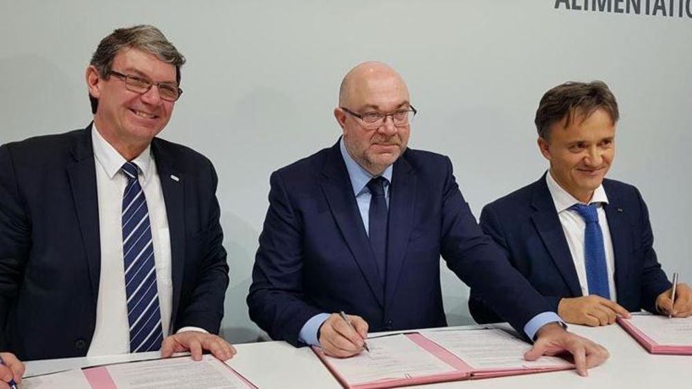 Signature de l’accord au Sia. © Twitter Anses